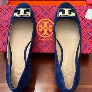Tory Burch Gigi Suede Royal Navy 1 inch Pumps. NWB